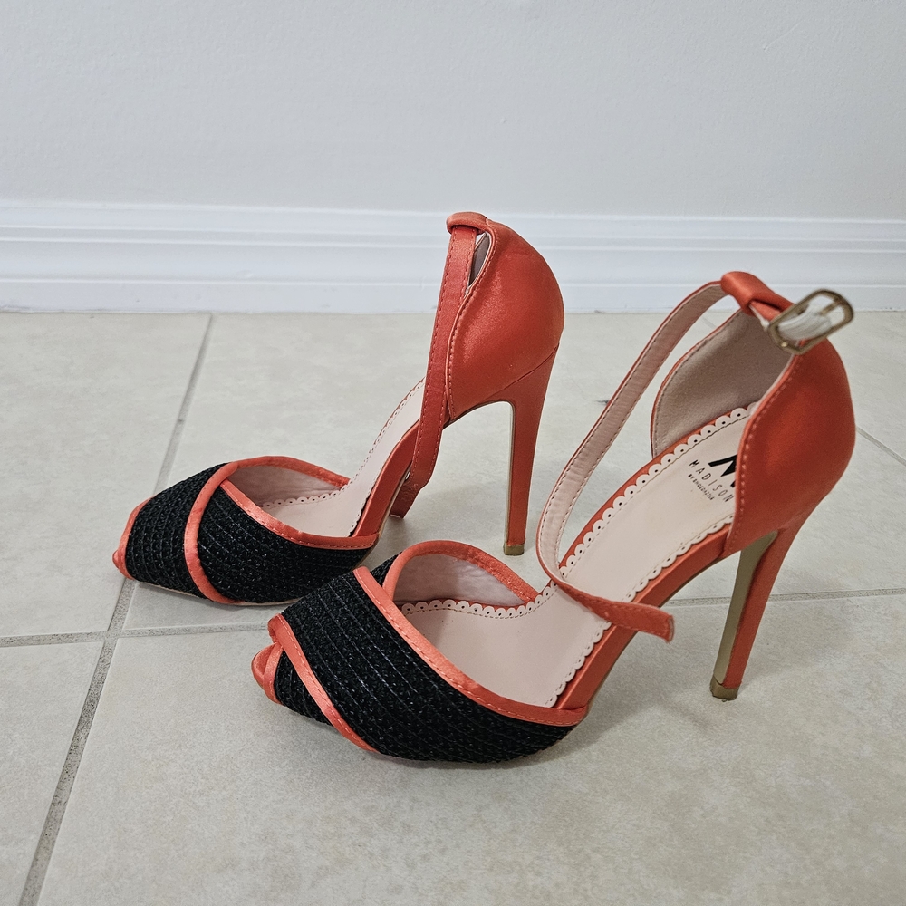 Women's Black and Red Heels - Picture 5 of 5